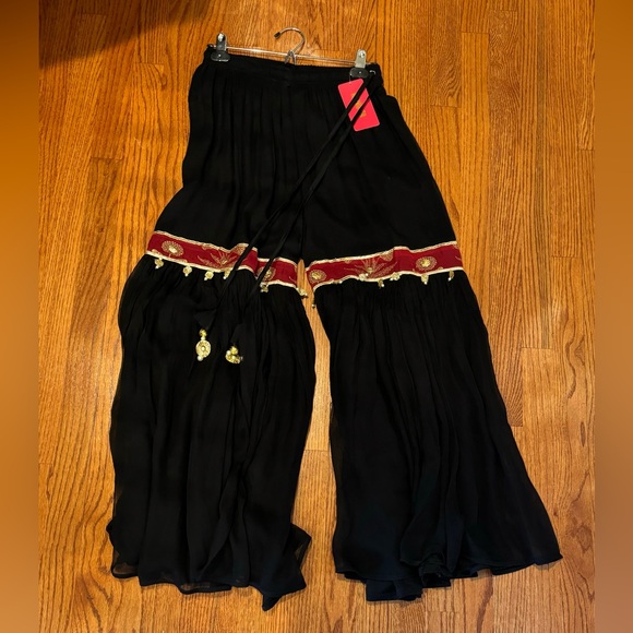Indian style very wide leg pants with elastic waist. 100% cotton. Fully lined. - Picture 3 of 7